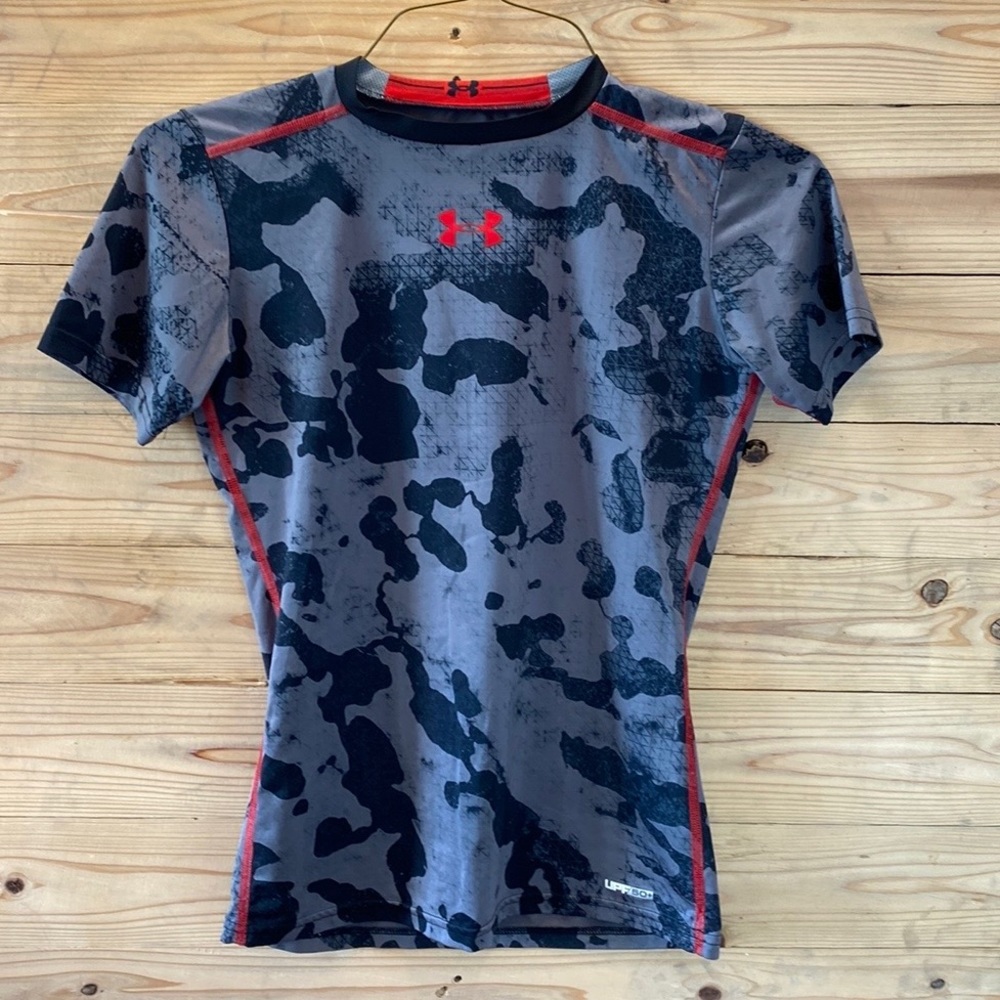Under Armour heat gear youth large short sleeve tee. Compression. Athletic.